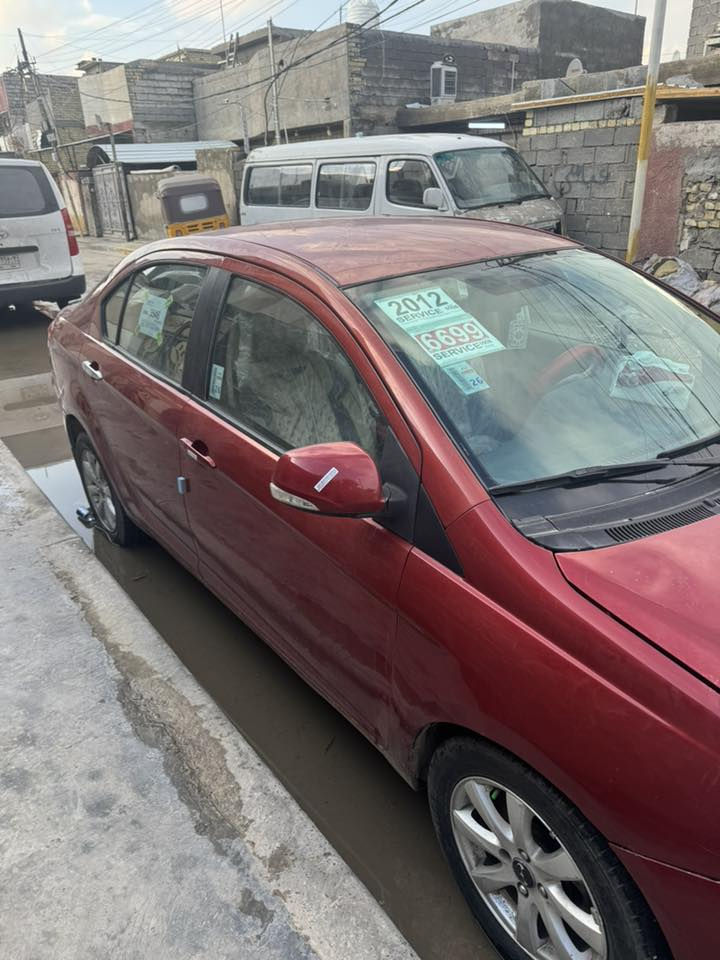 السلام عليكم  فولكس 2012 سياره نضيفه بمعنه الكلمه خير منن الله بس يرادلهة قليج مال كير تشتغل السياره وخير منن الله كامله منن ڪُݪشي السعر 45وبيهة مجال حك الجيه المكان الشعب حي البساتين ***********
