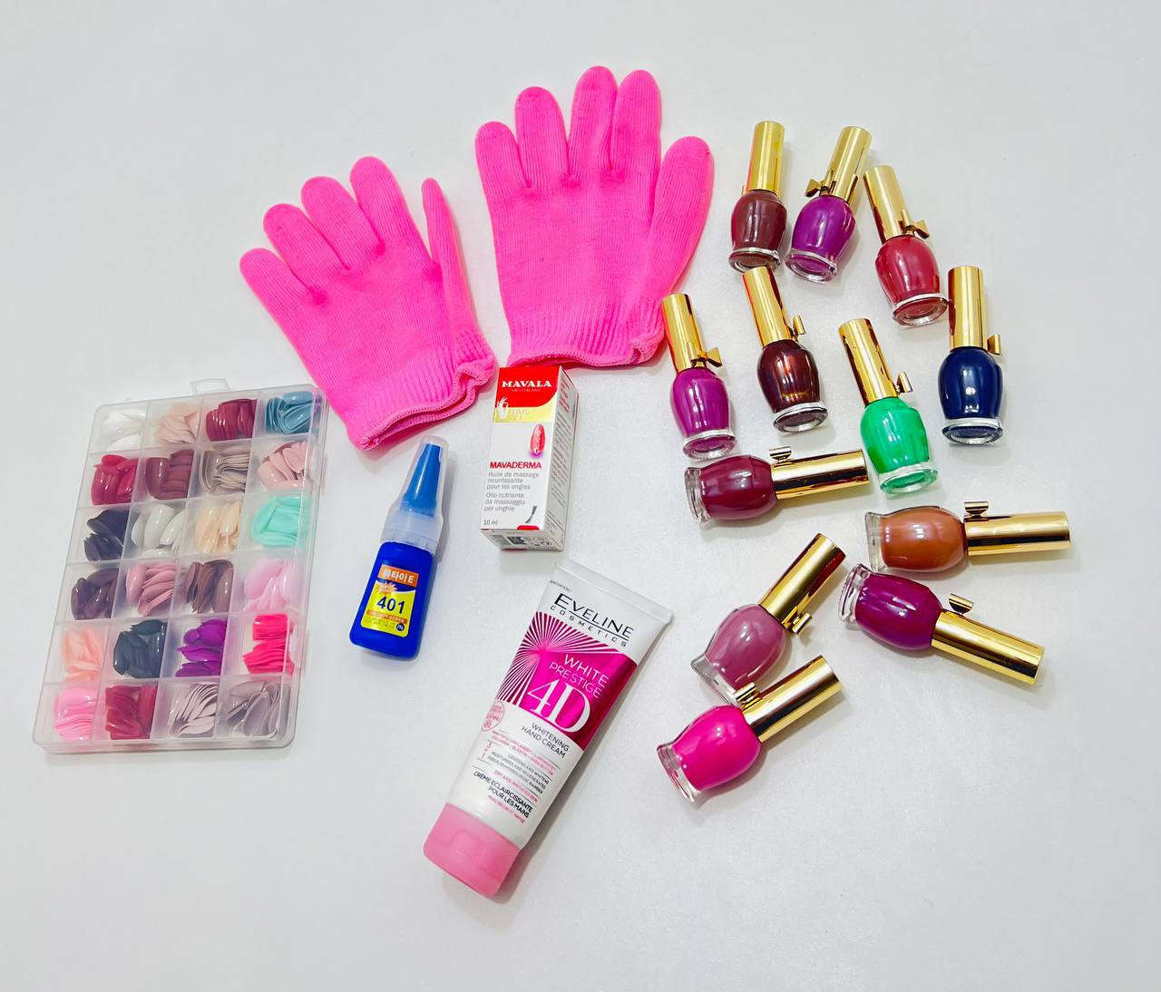 عرض عناية باليدين 💅🌷
🎀 كريم ايفلين لتفتيح وترطيب اليدين. 
🎀 جنطة اصباغ اضافر متكونة من ١٢ لون 
🎀 كفوف سليكونية لترطيب اليدين وتقليل التشققات. 
🎀 سيروم مافالا لتطويل وتقوية الاضافر. 
🎀 سيت اضافر تتكون من ٥٧٦ اضفر بالوان مختلفة. 
🎀 صمغ اضافر ٤٠١


**إذا كنت صاحب هذا الإعلان وتريد حذفه لأي سبب، رجاءا أرسل رسالة إلى الدعم الفني**