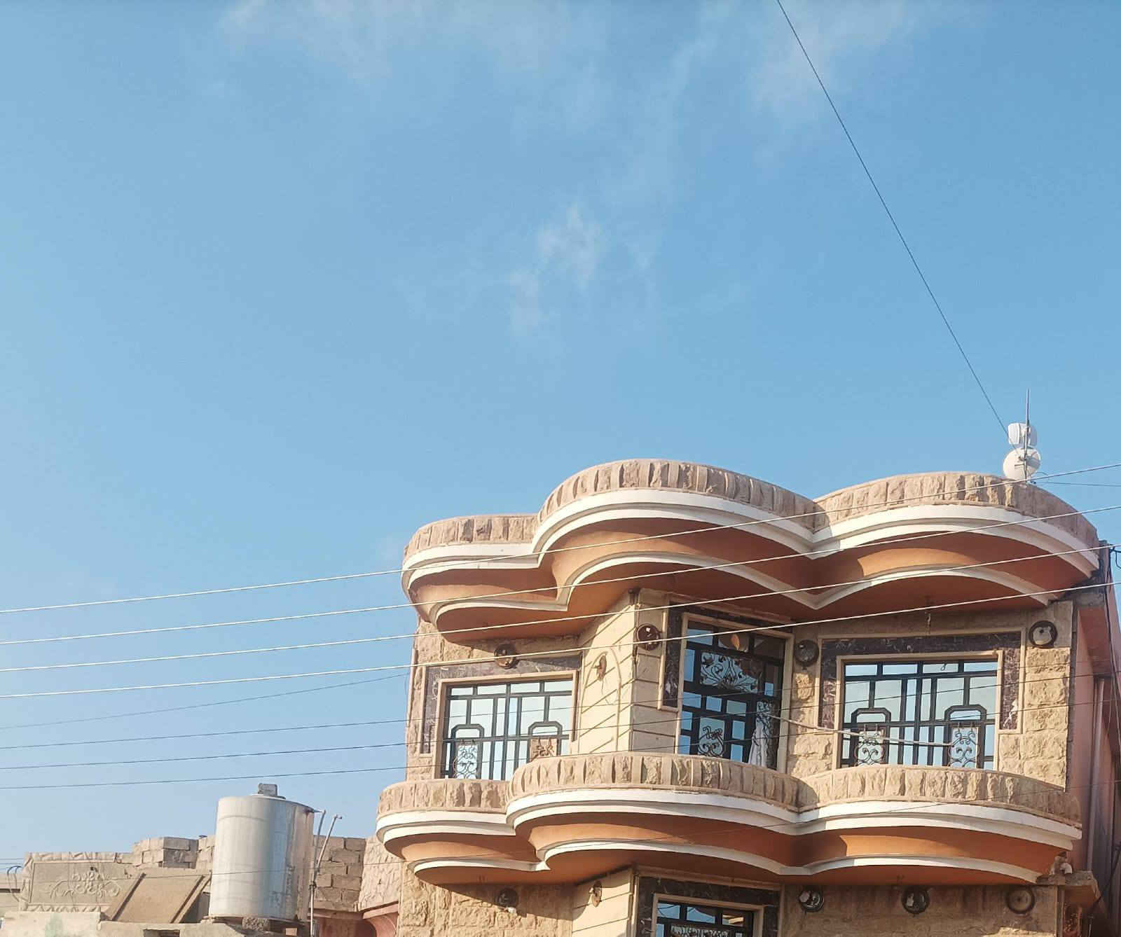 بيت للبيع حي الاسمده مساحه 25٠ طابو ***********
