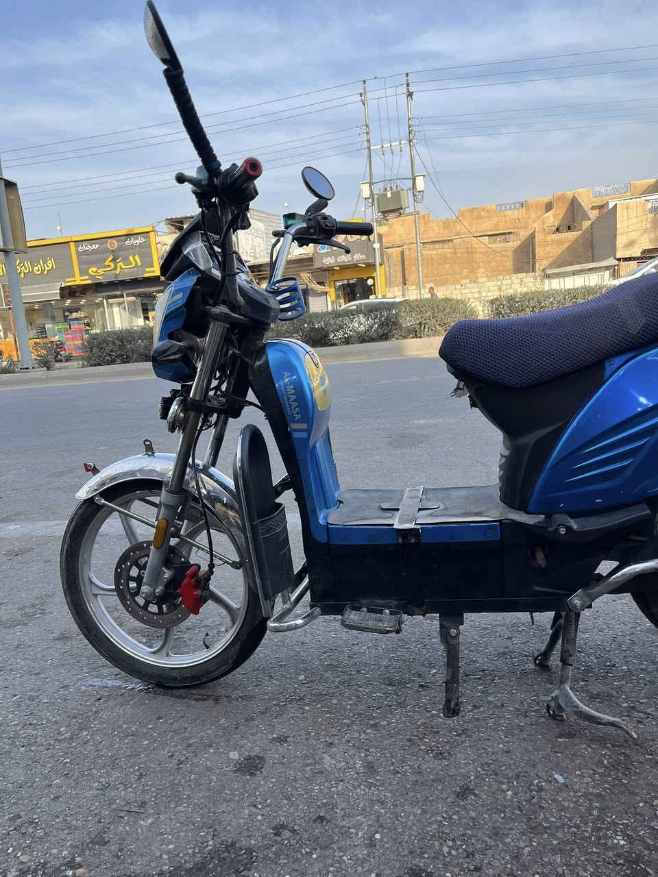 السلام عليكم
دراجة شحن للبيع دراجة نضيفة

وبطاريات نضيفة ع الفحص وين متريد

السعر 500 وبيها مجال للاتصال ***********
