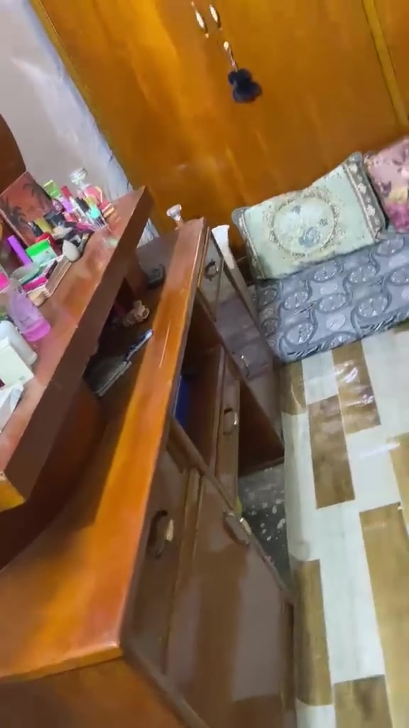 سلام عليكم هاي الغرفه للبيع 800وبيها مجال مكان رمادي ***********

