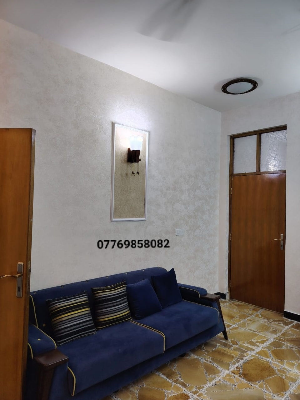 اليكم كل ماهو جديد 
عمل ورق الجدران تركي// واضافه بنل الجدار 

قياس روله//16متر مربع 

سعر المتر المربع كرسته وعمل8 الف

احدث الخامات و الموديلات ورق الجدران 
تجدونها عند هوم ديكور أرت 

‏‪***********‬‏//واتساب
