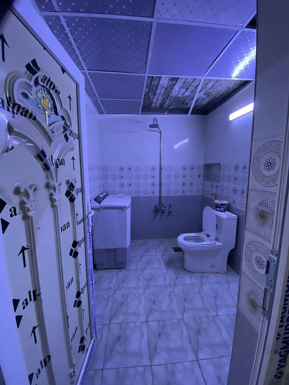 غرفه داخل عياده في خدمي المطار مجاوركليه المشرق  تصلح مكتب ايجاره ٣٠٠ للاسفسار***********
