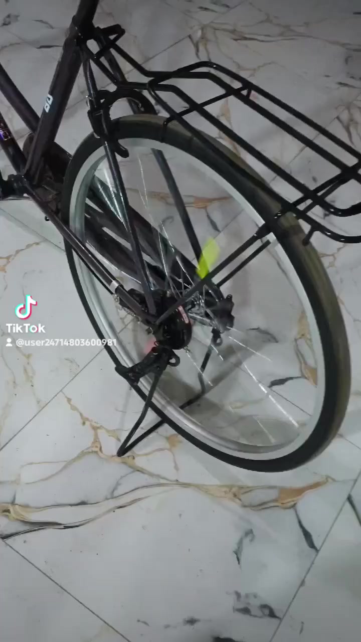 سلام عليكم شباب بيسكل للبيع حجم 26 بناتي السعر 140وبي مجال شركه حرفين BD ألمكان حي ألحسن ألعسكري ألرقم ***********
