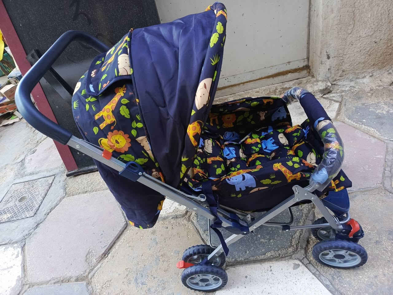 عربانة طفل للبيع مستخدمه مرتين فقط / ب50 وبيها مجال بسيط
للاستفسار *********** / بغداد حي اور
