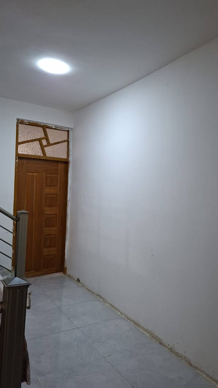 السلام عليكم بيت 100متر5في 20بيت قاطين كامل بناء جديد وكامل في منطقة حي البساتين حي السلام من جهة القناة شارع ابو رحاب المختار ملاحظه منطقة كاملة كافة الخدمات والفرع مبلط ملاحظه أبيع نقد مابيع اقصاد ***********بي واتساب
