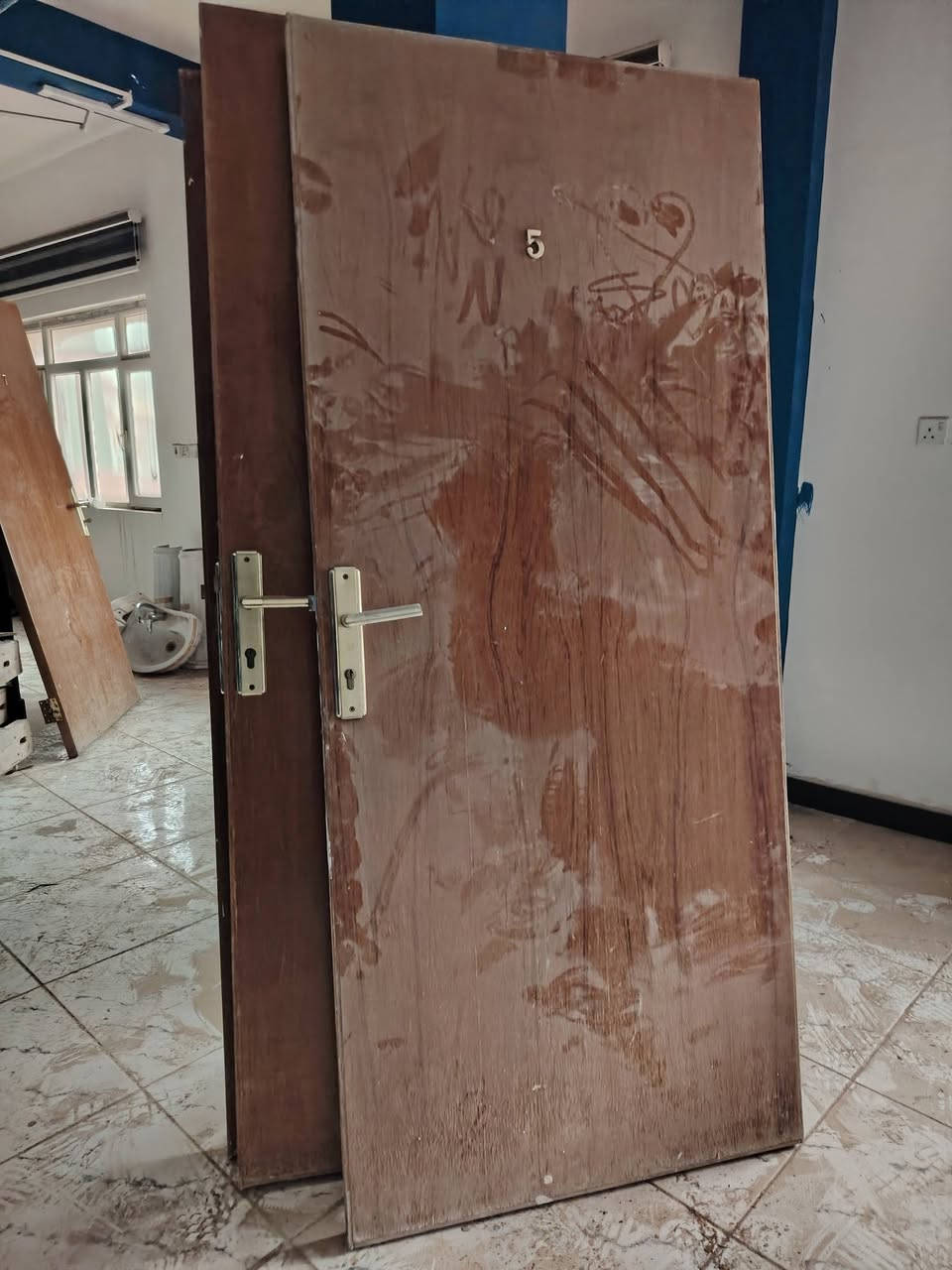 بيبان مع الجراجيب للبيع سعر الواحد ٨٥ نضافه 100/100 مكاني ميسان
***********
