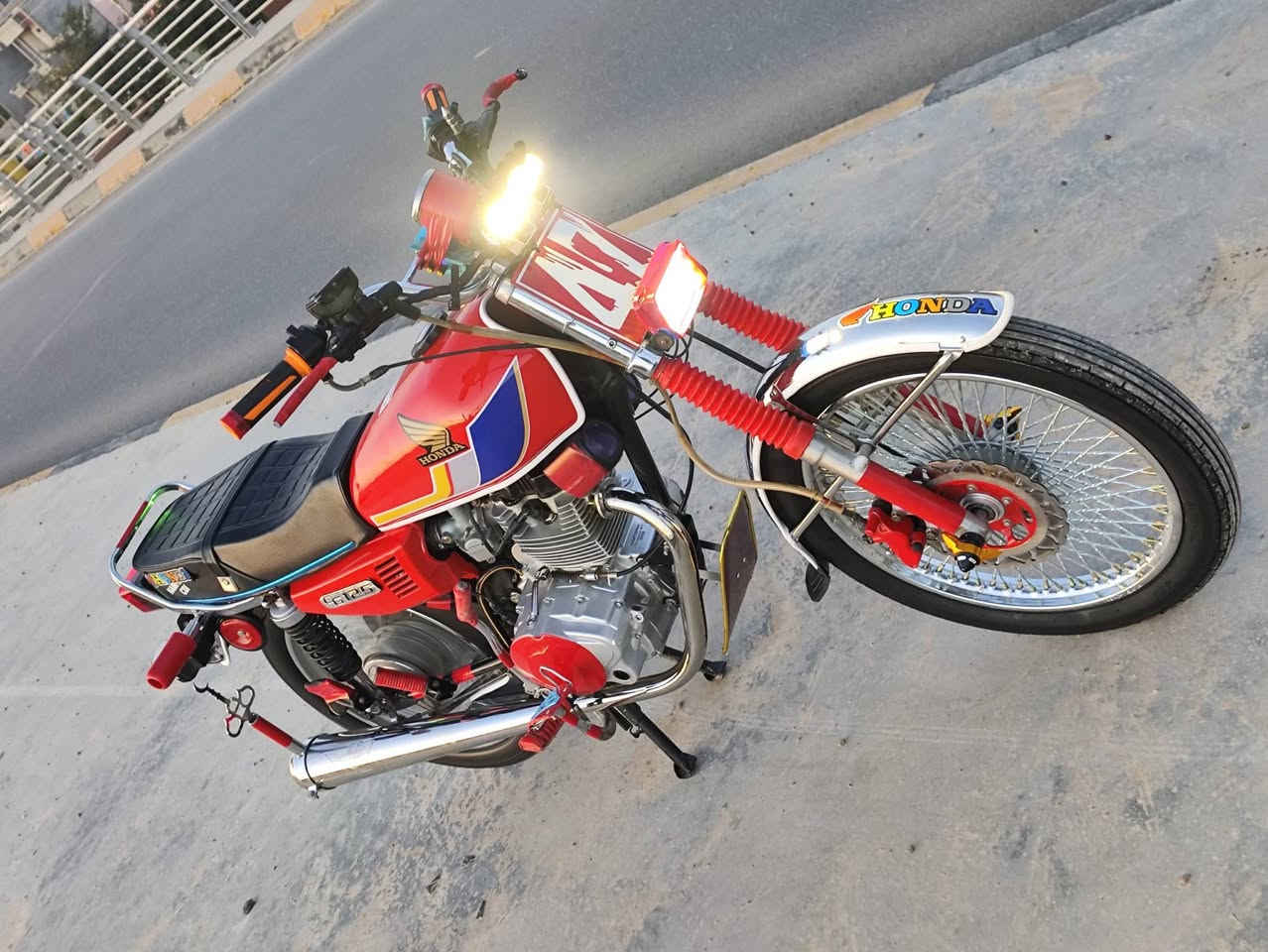 دراجە للبیع نامی تو پرو خمسة گیر مودیل2023مەنەفیست محرک200cc
وارين، دي جي،  الكهربا کل اشتغل
الدراجة النارية سريعة جداً
سعر خاس رقم***********
