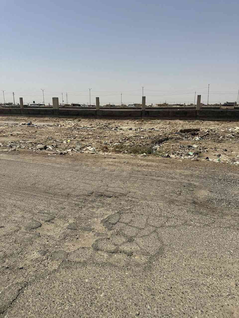 السلام عليكم قطعه بحي الجوادين مساحتها 250 م بداية الحي بنزلت البانزين في خانه قرب جامع الجوادين تفتح على متنزه وعلى الشارع العام موقع جيد بيع او مراوس السعر والاستفسار الاتصال على *********** او مراسلة الصفحه

