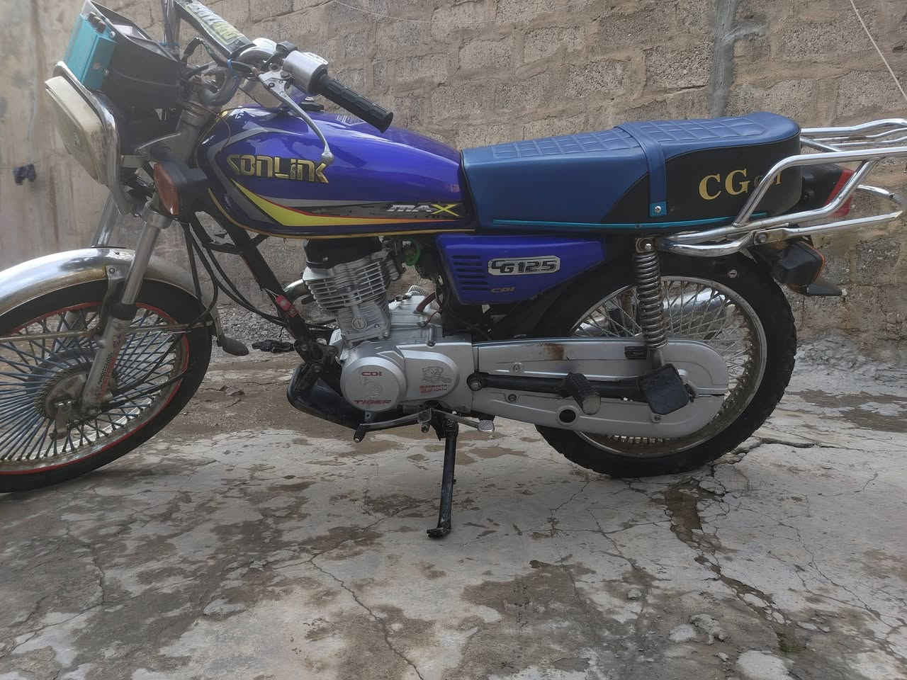 السلام عليكم مطور تايكر للبيع موديل 20 بس مبدل ولفات نضافه ميه بل ميه السعر 420 وبي مجال الشراي يخابرني عل رقم *********** عنواني حي صدام
