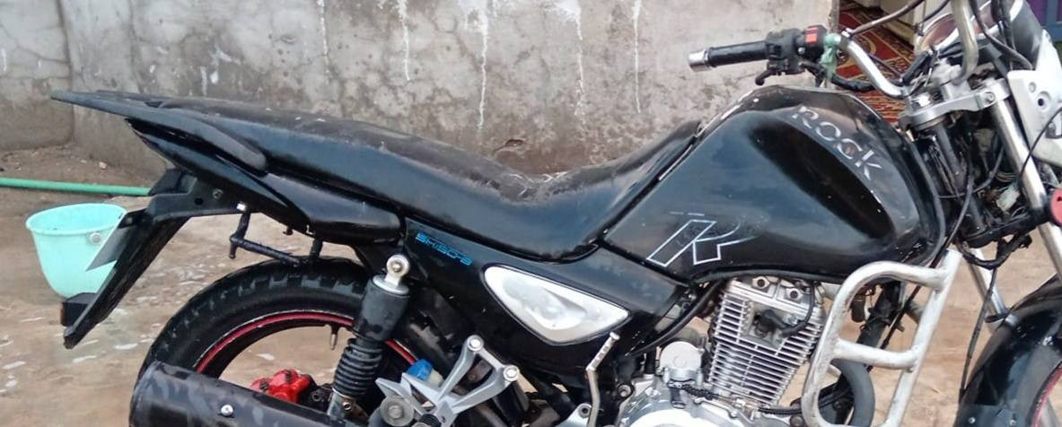 السلام عليكم ورحمة الله وبركاته عندي كشر للبيع لون اسود السعر قيم واخذ نظيف وحلو كدام عينك الاتصال على الرقم ***********  او راسلني واتساب ماسنجر
