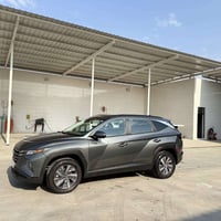 🙋🏻‍♂️🌹 للبيع هونداي توسان موديل 2023 هايبرد بانزين لون مميز زيتوني وار...