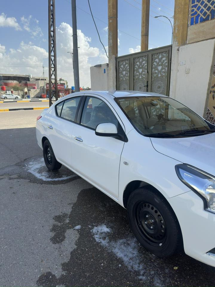 للبيع: نيسان صني 2024 (هندي أصلي - بليتة زرقاء) 💎 أخت الزيرو - رقم شبه مميز 💎
السيارة نظيفة حيل ومال جنّاي، استخدام حشيم وبعدها بريحة الوكالة وبأكياس الشركة. الصور هي اللي تحجي عن نظافتها:
• الموديل: 2024 (الشكل الجديد).
• المنشأ: هندي أصلي (أم البليتة الزرقاء المعروفة) مو تجميع.
• المحرك: 1500 اقتصادي جداً، كير وكالة وكفالة عامة.
• التبريد: تبريد أمامي ثلج، دفع هواء قوي جداً ومخصص لأجواء البصرة (مكفول).
🔹 المواصفات الداخلية:
• شاشة لمس أصلية.
• تحكم ستيرن جهتين.
• نظام بلوتوث واتصال.
• نظام قفل الأبواب تلقائي ويه المشي.
• الجامات: الأمامية كهرباء، والخلفية عادي مال وكالة.
🔹 المواصفات الخارجية:
• حساسات خلفية أصلية.
• بلاجكتورات (كشافات) بالدعامية.
• كبات (طاسات) الشركة الأصلية عدد 4.
• دبل إيرباج ونظام بريك ABS.
• الرقم: أربيل دولي رقم شبه مميز (22445) جاهز للهزة والفحص.
• الممشى: ماشية 20 ألف كم فقط (وكاتب 21 ألف للصدق والاحتياط).
• الأوراق: جاهزة (وكالة أو تحويل باسمك)، وأوراقها أصولية 100%.
• البدي: مكفولة وسليمة من الصبغ والضربة، بيها بس شخط بالباب الأمامي الأيمن (واضح شوف العين) وباقي البدي كله مراية وكفالة.
السعر المطلوب: 126 ورقة (وبيها مجال بسيط)
السيارة موجودة بالبصرة، وجاهزة لأي فحص يعجبكم. اللي يدور سيارة جاهزة وما يريد يصرف عليها برغي، يتفضل يخابر وما يصير خاطره إلا طيب.
للاستفسار والاتصال: ***********
