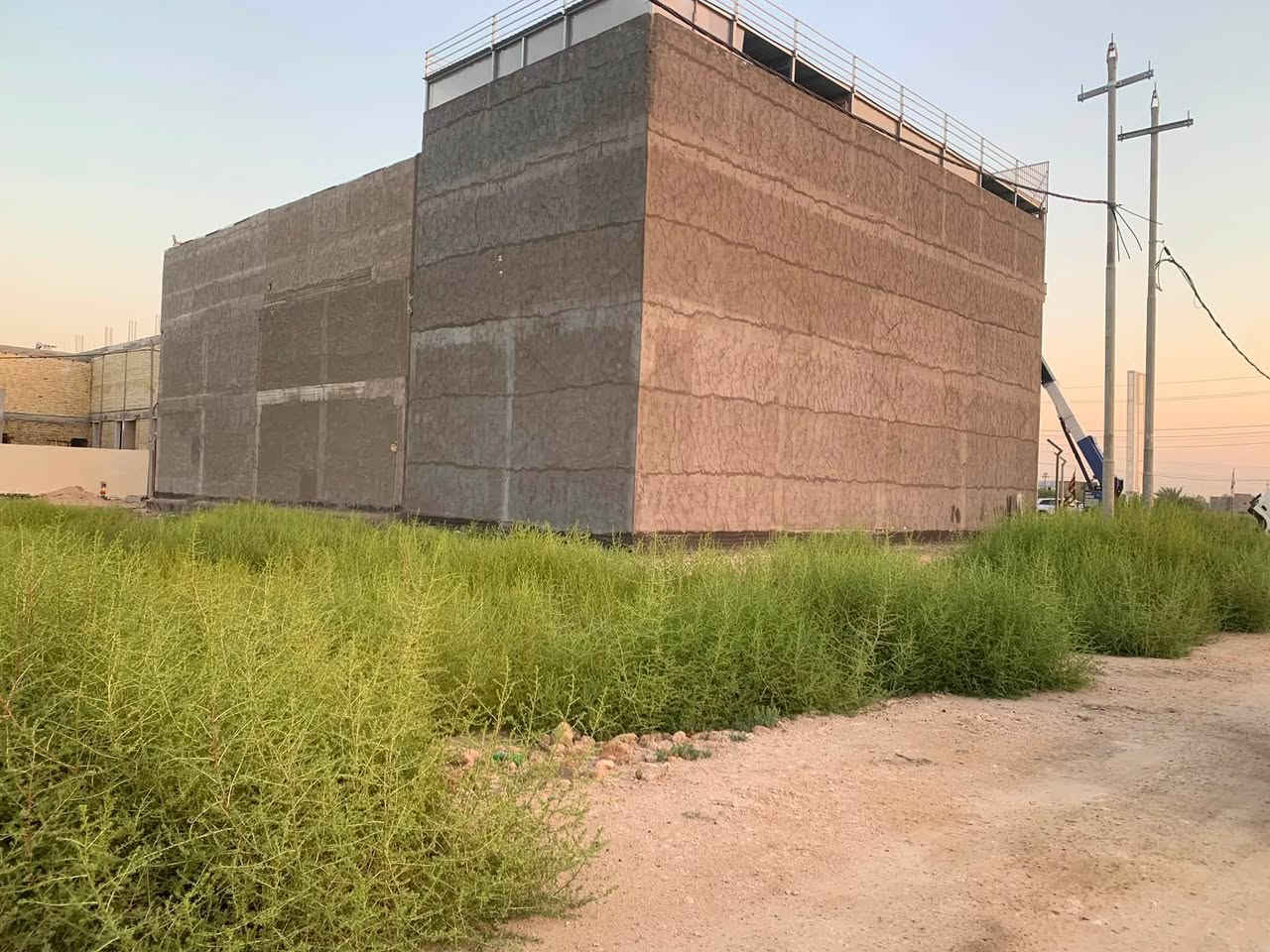 قطعتين ارض لبيع وحده  بصف الثانيه مساحة القطعه ٢٠٠متر تبعد عن الشارع العام ٣٠متر مجاوره لمدرسة دار العلم وبصفه حضانه موضحه بالفيديو قطعه ومحددات بالرسم الموجود وكل الخدمات بيه كهرباء مي 
الاتصال على الرقم 
***********
