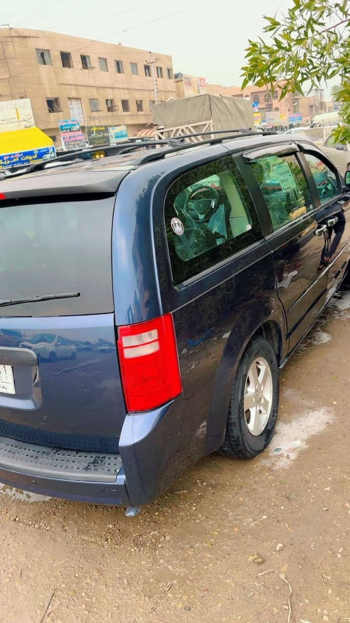 السلام عليكم دوج كرفان 2008  للبيع  ثلاث قطع تبريد محرك 3300 كير صدر أمامي خلفي كفالة  سيارة نص فول رقم بغداد  تحويل ثاني يوم السعر 95 *********** متوفر واتساب ساحة عدن خلف معمل الطحين
