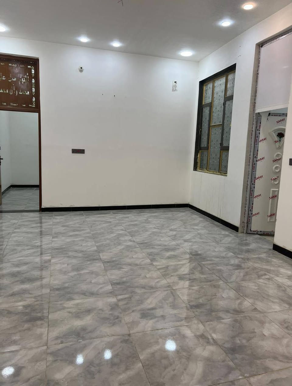 🏡 بيت حديث للبيع – حي الأمير
✨ فرصة مميزة للسكن والاستثمار
📍 الموقع: حي الأمير
📐 المساحة: 125 متر مربع
🔹 بناء حديث وتشطيب راقٍ
🔹 مطبخ ملبس سيراميك بالكامل
🔹 أرضيات وسيراميك فاخر
🔹 إنارة حديثة وديكورات جميلة
🔹 خدمات الماء والكهرباء متوفرة
🔹 جاهز للسكن مباشرة
💰 السعر: (يُذكر عند التواصل)
📞 للاستفسار والمعاينة التواصل على الخاص أو الرقم: ( *********** )
