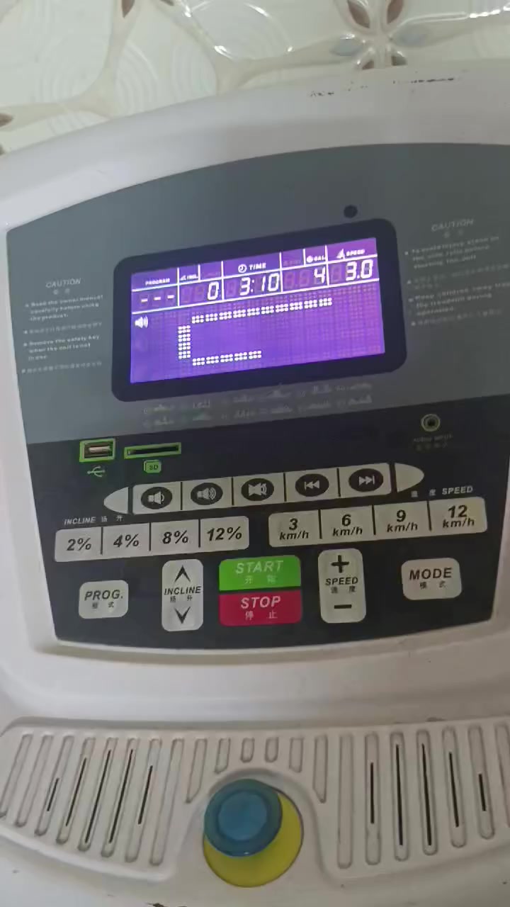 السلام عليكم  جهاز جري 🏃💨💨 ايطالي وزن ثقيل بي جبلي عدد السرع ١٨ بي قياس نبضات القلب وبي وديجي الجبلي بي ١٥    س ١٧٥ وبي مجال بسيط مكاني بغداد مدينة الصدر وهذا رقمي ***********
