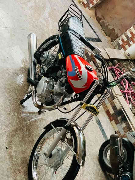 السلام عليكم دراجه سي جي محرك ما مفتوح باقي التفاصيل خاص متواجد واتساب مكاني بني منصور قرب الامام احمد بن السعر 650 بيها مجال***********
