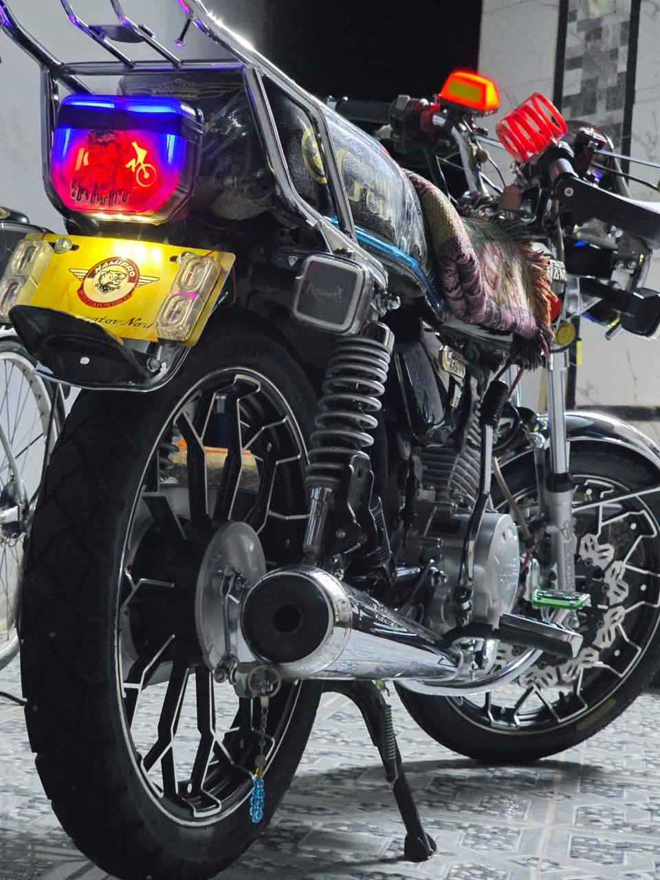 دراجه للبيع ماكينه 250 سعر المطلوب 775 اتصل على هاي الرقم***********
