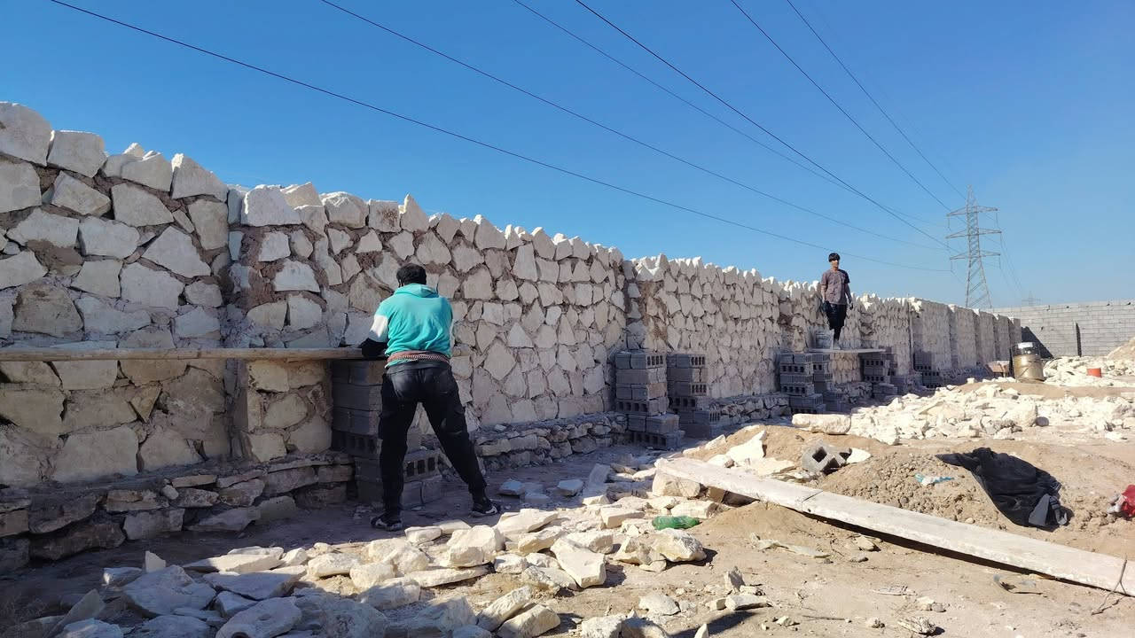 سلام عليكم بناء حجر بيوت اسيجه رصف بحيرات مسابح داخل النجف الكوفه فقط ***********
