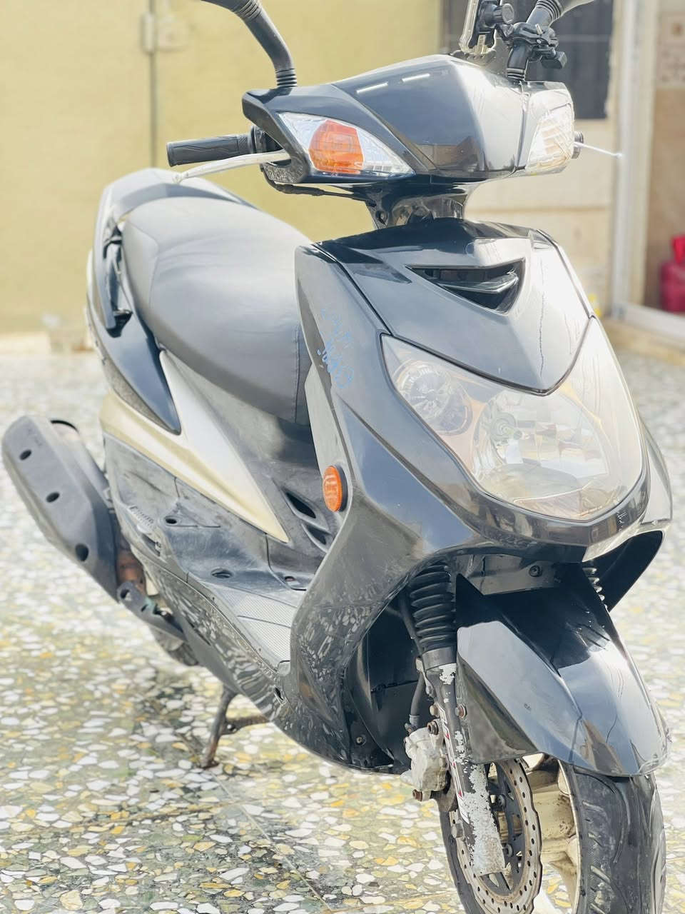 السلام عليكم
دراجه سكنس فحل موديل 2010
رمبه شوفة عينك مصارله شهرين من نزلته 
سعره مليون و100 وبيه مجال 
مكان بغداد المعامل 
للتواصل ***********
