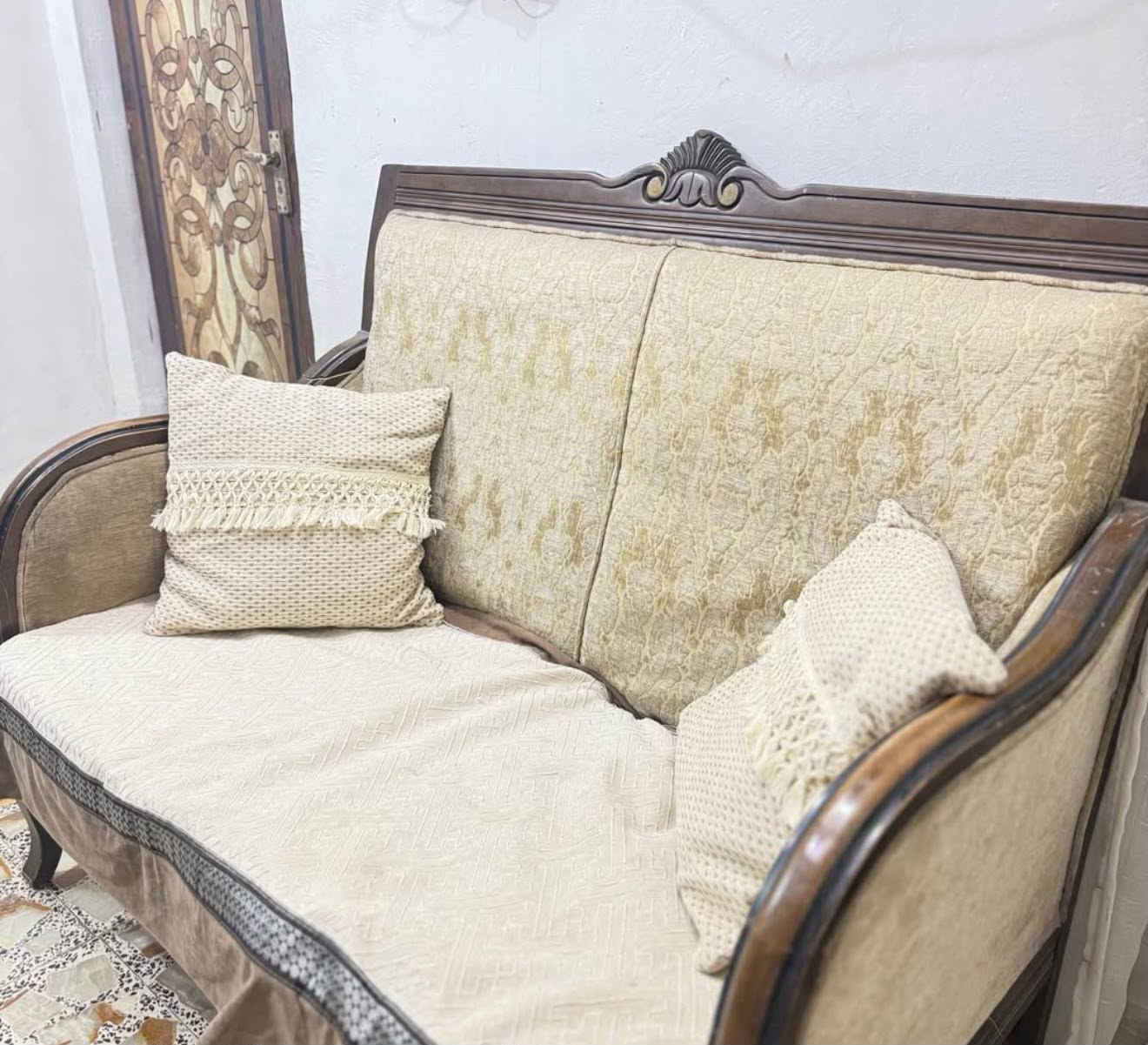 السلام عليكم عندي هذه لتخم تركي خشب زان اصلي للبيع متكون من ٩ مقاعد كلش قوي بس بي هذه لكسر للامانه ابيعه ب 200وبي مجال


**إذا كنت صاحب هذا الإعلان وتريد حذفه لأي سبب، رجاءا أرسل رسالة إلى الدعم الفني**