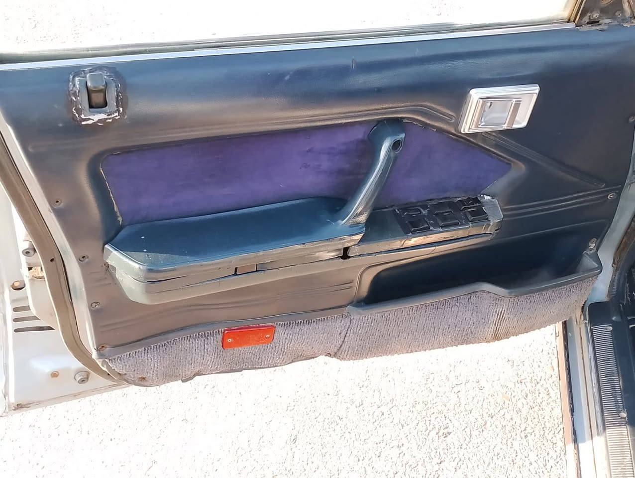 السلام عليكم سوبر موديل 85رقم نينوى انكليزي سنويه جديده شرط التحويل كابون بانزين بيها محرك كير اكسن شرط السياره تبريدها شغال التدفئه شغاله وايرمنيه كلها شغاله طخم امامي وخلفي نظيف سياره جهازه مصبوغه عام جماليه   مكاني موصل الايسر 
(السعر 52)وبيها مجال للطيبين باقي التفاصيل 
اتصل على الرقم 
***********
***********
