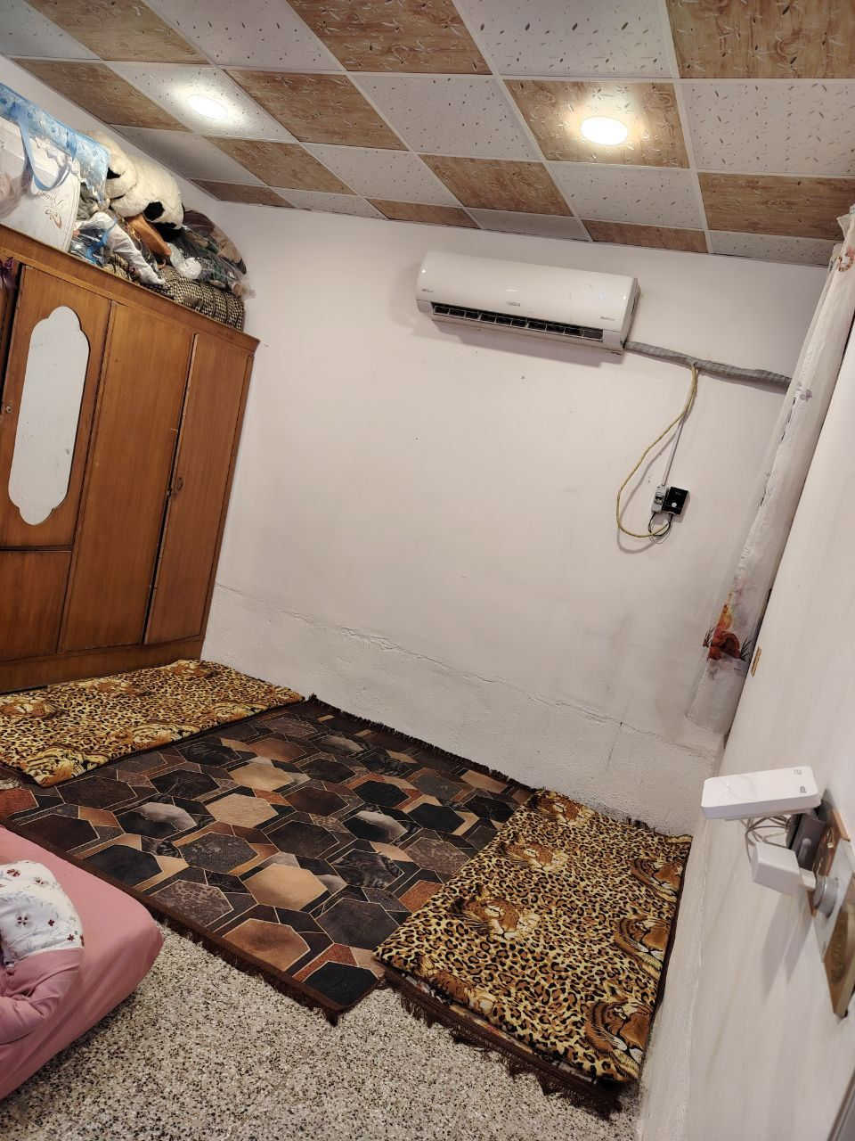 بيت للبيع المساحه 100 متر طابو زراعي سند 25 مرقم بلديه
أساس وسقف صب کونكربت بنیان بلوك 
البناء جديد ونضيف كاشي وسيراميك كل البيت 
يحتوي غرفة وصاله ومطبخ وصحيات داخليه وخارجيه وطارمه جبيره
العنوان شارع المطار القديم مجاور أسواق الأمير
متوفر كافه الخدمات كلشي قريب ع بيت
من صيدليه/ حلاق /صالون /سوبر ماركت/ مجمع كلشي بالف /مخبز /مضمد/ دواجن وسمك
السعر المطلوب 24 مليون وبي مجال
واتساب.. ***********
