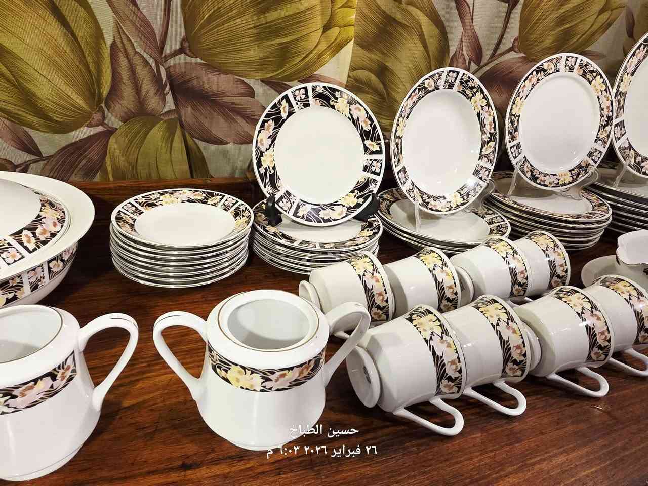 سيت طعام صيني قديم استيراد الاسواق المركزيه ٥٩ قطعه
٨ ماعون شطح حجم ٢٦ سم 
٨ ماعون شطح حجم ٢٠ سم
٤ ماعون عميق حجم ٢٠ سم 
٧ ماعون شطح حجم ١٧ سم
٨ ماعون عميق حجم صغير 
٨ ماعون كوب 
٨ كوب 
١ سلطانيه حجم كبير 
١ سوب دان مزدوج 
قوري شكردان بدون قبق 
حليب دان


**إذا كنت صاحب هذا الإعلان وتريد حذفه لأي سبب، رجاءا أرسل رسالة إلى الدعم الفني**