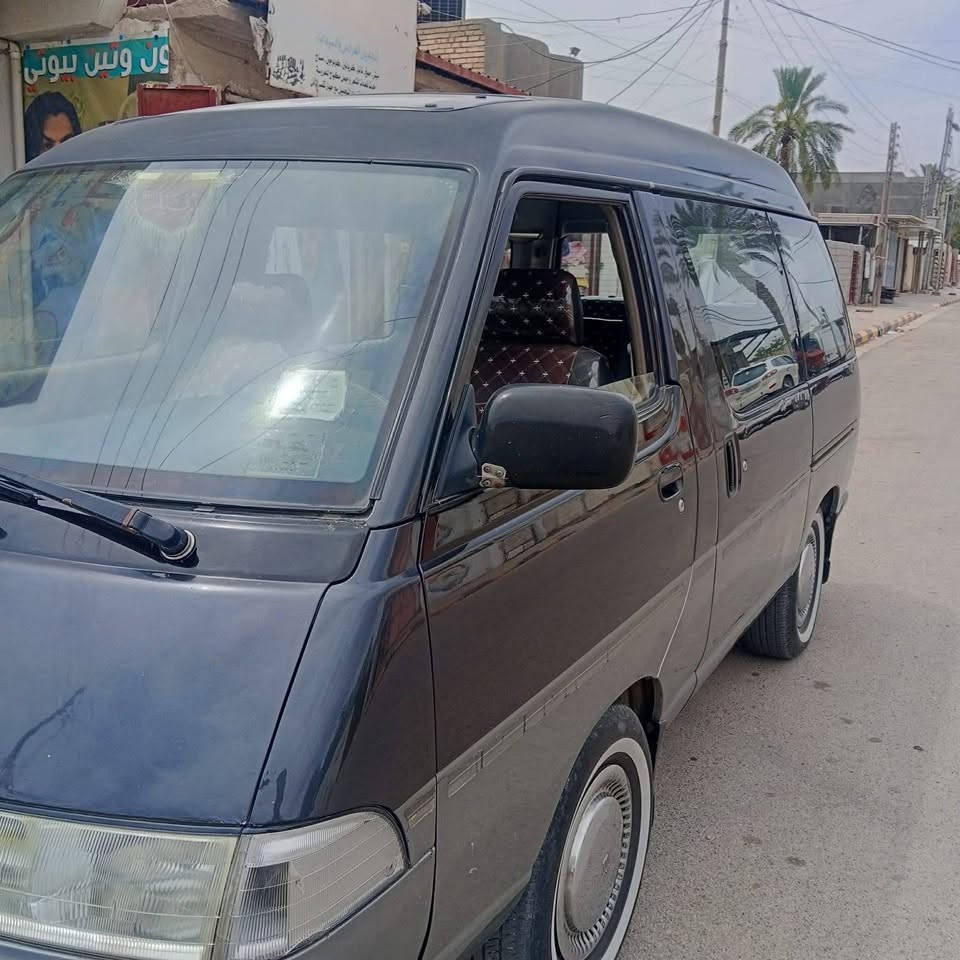 سيارة فارة موديل 93 رقم واسط حمل. سنوية جديدة تحويل مباشر مصفرة غرامات. محرك تيواي اوتوماتيك. المكان واسط قضاء الصويرة. اتصال ع الرقم ***********
