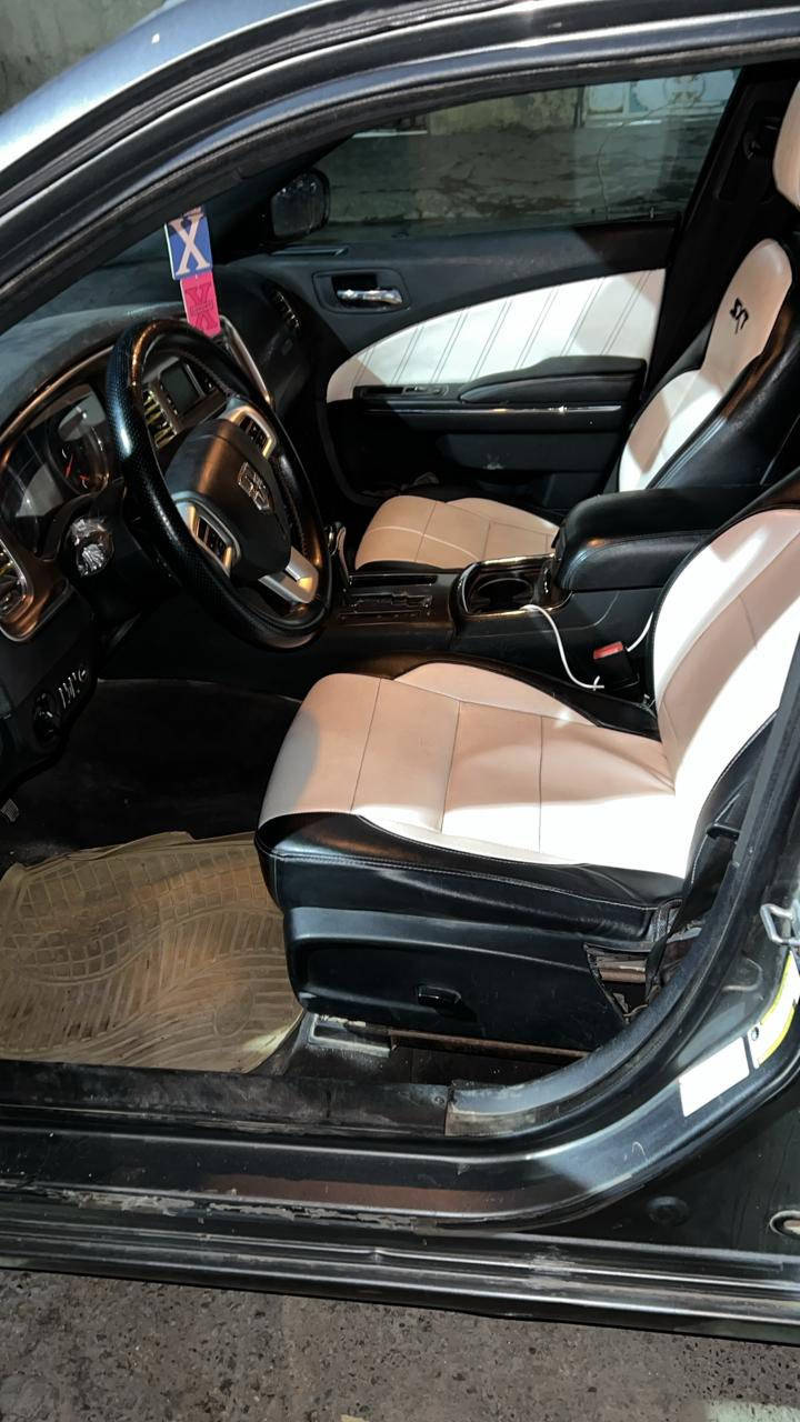 السلام عليكم  شارجر موديل 2011 بيها مكانات صبغ ابيعلك حزام حت لا اتعبك او تعبني مكانات  والسوك كولشي بيي يعجبك اهلا وسهلا ما يعجبك اخوي واخليك على راسي فلوسك عندك سيارتي عندي 
السياره دواخل رياضي مدوشمه   مو تلبيس 
مكينتها3.60 
رقمها بغداد انكليزي
ترايك وين مايعجبك سياره مال بيت مو مال خط يحتاج بس دعاميات صبغ وترتيب 
مكينه گير  شرط الفحص
السعر 125  وبيها مجال قليل 
*********** واتس اب موجود
