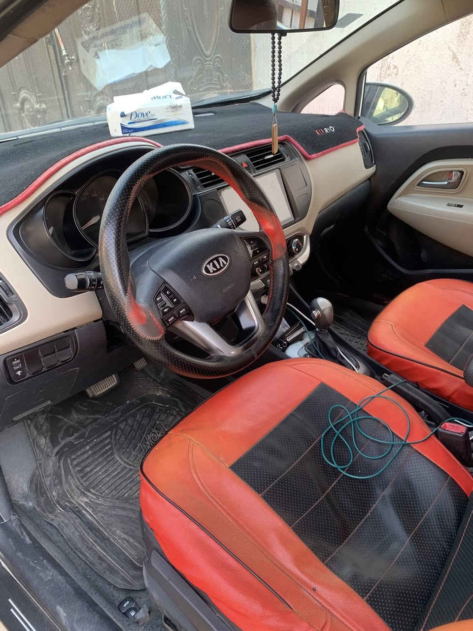 السلام عليكم
كيا ريو. موديل 2013. خليجي 
سياره كير مكينه جيده 
السياره بيها قطع صبغ ابيع حزام 
:السعر 80  مجال بسيط جداً 
***********
