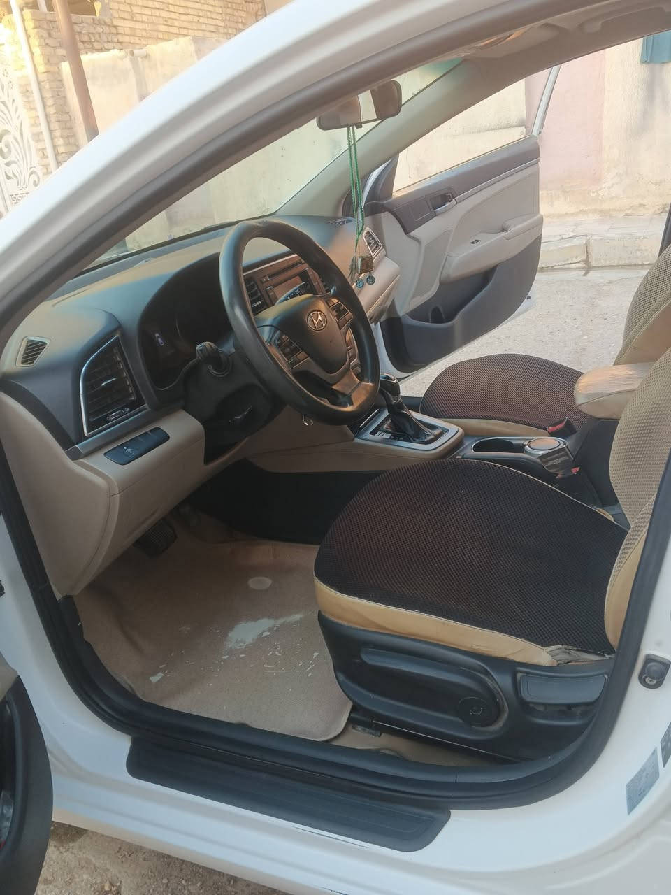 سياره النترا خليجي مكينه 2000 بيهه قبق جنطه وربع من البنيد بي صبع طايحه عليه طابوكه ظررهه فقط قبق الجنطه مبدل ماشيه 265الف . السعر 150 وبيهه مجال (رقمي ***********)
