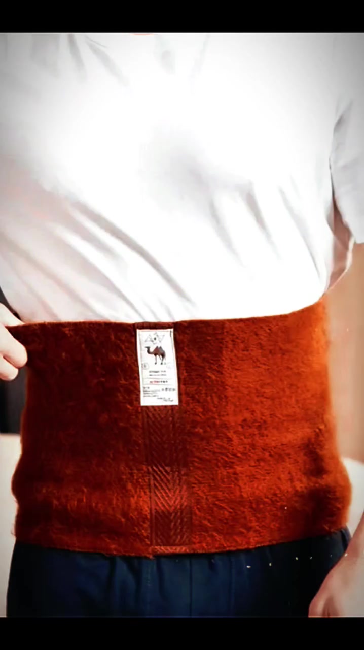 مو كل وجع ظهر سببه الديسك…
كثير من الحالات مجرد إجهاد بالمفاصل والعضلات بسبب الوقفة الطويلة والجلوس.
إذا:
ما تكدر تكعد فترة طويلة
يوجعك ظهرك بعد السوق أو الشغل
تحس ثقل بأسفل الظهر عند القيام من النوم
هذا مو شي طبيعي…
هذا بداية ضعف بالعضلات المحيطة بالعمود الفقري.
المسكنات تهدأ الألم ساعات فقط
لكن السبب يبقى.
🐪 حزام الظهر من صوف الجمل
مصمم حتى: ✔ يدفّي الفقرات وأسفل الظهر
✔ يقلل الشد العضلي
✔ يثبت العمود الفقري أثناء الحركة
✔ يساعدك تشتغل وتمشي براحة بدون ألم
صوف الجمل يحتفظ بحرارة الجسم بشكل طبيعي
وهذا أهم شي لعلاج آلام الظهر، لأن البرودة تزيد التشنج والوجع.
كثير ناس ما كانوا يتحملون الوقفة 10 دقائق…
وبعد استخدام الحزام رجعوا يشتغلون بشكل طبيعي.
📩 للاستفسار أو الحجز راسلنا خاص
📞 *********** واتساب
التوصيل لجميع محافظات العراق 🚚
#آلام_الظهر #وجع_الظهر #الديسك #فقرات_الظهر #التهاب_المفاصل
