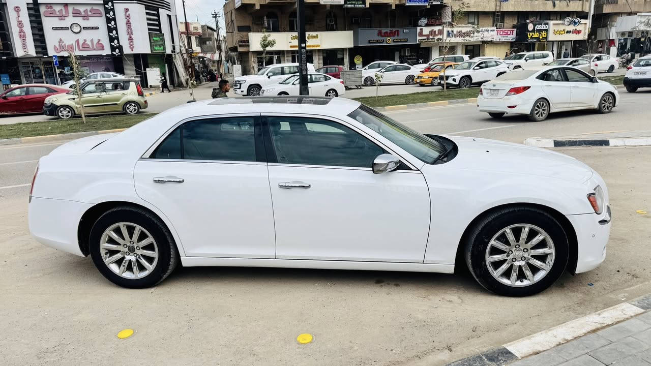 اوباما 2011 فئة C بلاتينيوم هيمي 5700cc
داخلة كلين تايتل السيارة وهنا بالعراق صار بيها كم مكان بارد و PDR صغار جداً والسونار مرفق مع الصور
ماشية 127 ميل
المواصفات فول للأخير 
شنو بالك بيها 
برده خلفيه 
سيستم صوت الباين 
بانوراما
تشغيل عن بعد
كشنات امامية تدفئة وتبريد
كشنات خلفية تدفئة
تحكمات ستيرن
مرايا جانبية هيتر
مرايا قلاب
تبريد قطعتين
كشنات خزن
ستيرن كهرباء
ستيرن تدفئة
وباقي مواصفات فئة C المعروفة
رقم بغداد 
تحويل ثاني يوم

مكان السيارة الحلة / القاسم 

***********
