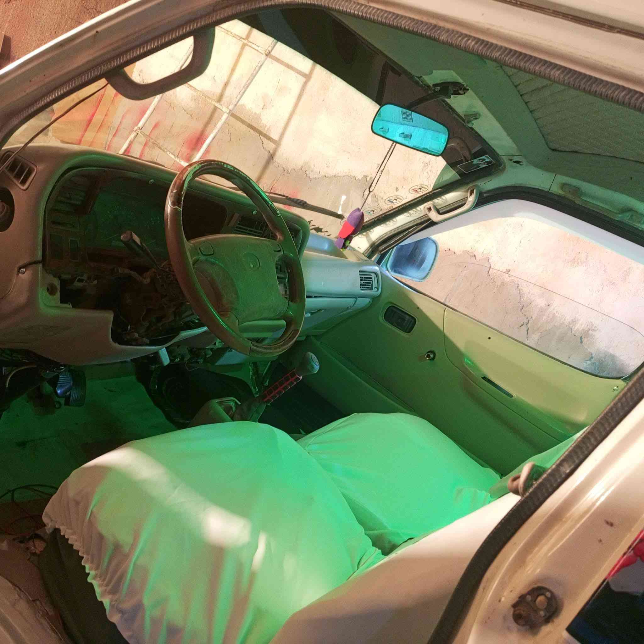 سلام عليكم سياره فاتون للبيع شغاله مكينه بيها خيط بخار سياره حره المكان بابل السعر(18)$وبيها مجال وكير بلجس  حداديه كهربائي كله شغاله (***********)
