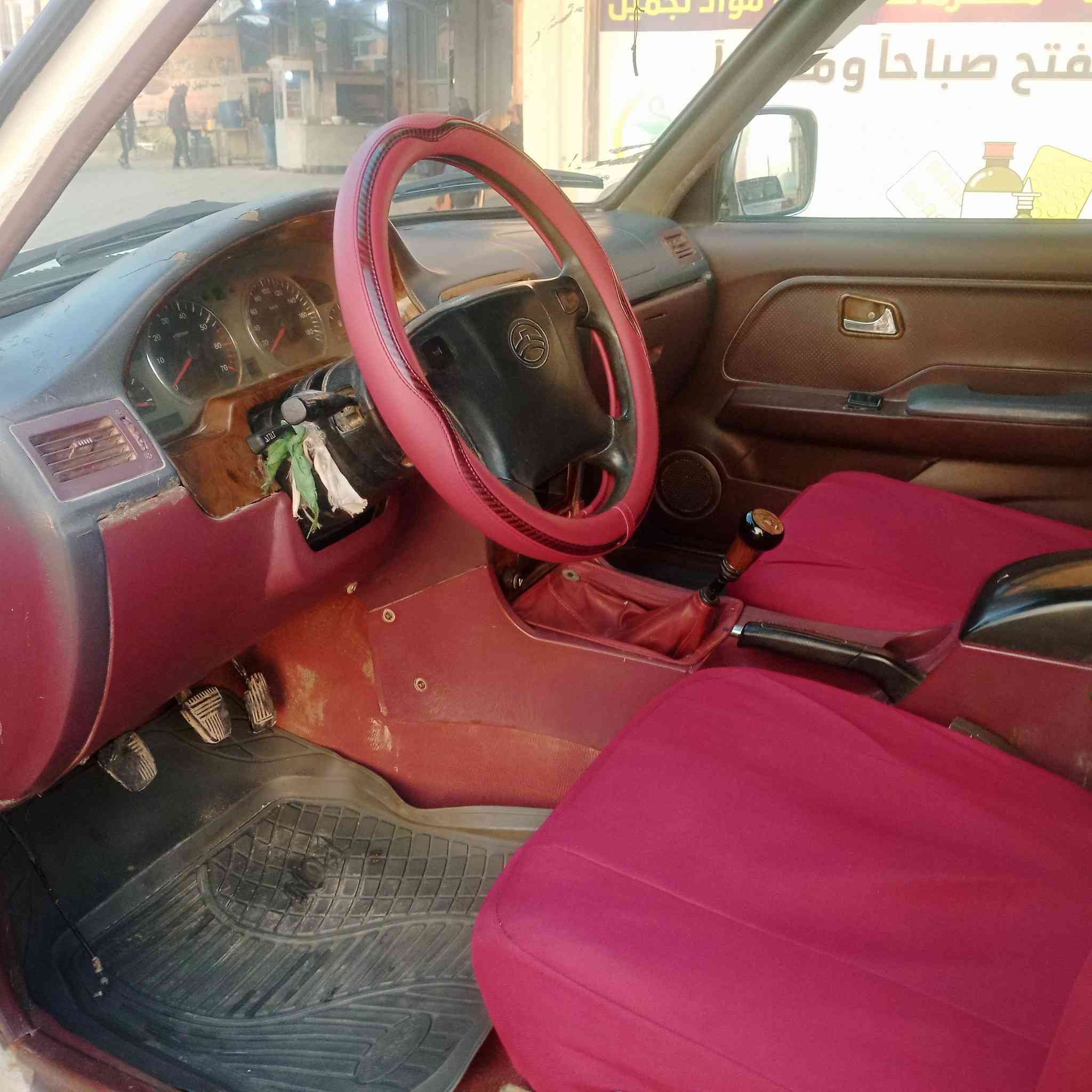 السلام عليكم دير 2009للبيع مكفولة سياره نضيفه رقم بابل دولي مكينه وكير وحداديه وتخم  تاير سياره جديده المكان ديوانيه عفك ارقم ***********
