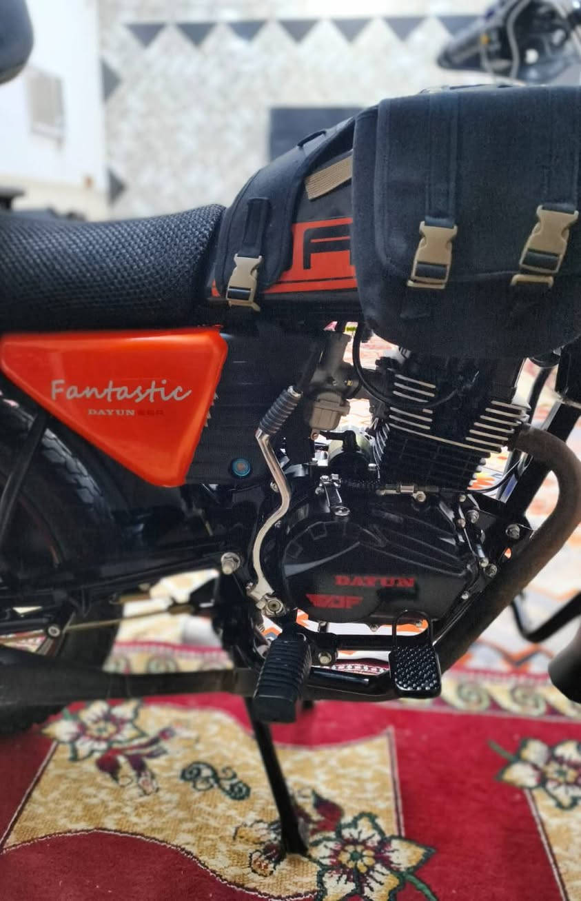 السلام عليكم
للبيع فقط
دراجه دايوان جبلي 
مكينه 200
موديل 2025 
شاحن اصلي منفذين 33w/18wشحن سريع
تايرات جوبلس خلفي 350 وامامي 300
جنط جانبيه قواعدهن هم عمل
سوبايه سلايت عمل 
صندوك هم وياها
مشلح تانكي 
زنجيل ربل 
عدا لماذكرتهن هواي صارف عليها جديده نفس الصور واحلا بعد 
السعر 2600 
الدراجه بسمي رقم اربيل 
الاتصال ***********بي واتساب هم
