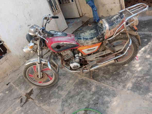 سلام عليكم دراجه للبيع مكان نصر كلك دراجه شغاله كلها هندر مكطوم سعرها 225شراي بخدمته ***********
