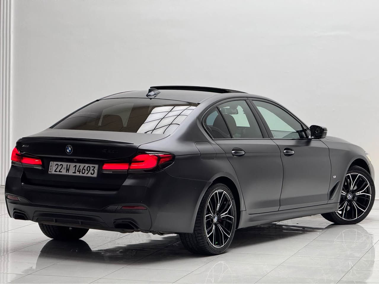 ⬇️للبيع⬇️
‏BMW 530i (Xdrive) 💥
‏Body kit M pakage

موديل// ٢٠٢٢
ماشية// ٤٥ الف ميل
محرك// ٤ سلندر ٢٠ توين باور توربو
لون سيارة// نفطي ( سيارة مغلف PPF مات)

❌ملاحظة// ٣ قطع صبغ ( بونت و صندوق و جاملغ خلف جهة سكن)
❌ارباك سترن وبردة طاك و راجع سيستم بلادي

❌ سيارة صفر مسج كفالة  كلشي من گير و محرك و كهرابائيات

📍مكان سيارة اربيل شارع ١٠٠ م معرض فجر الخليج

💰سعر ٢٦٨ ورقة و بي مجال بسيط للشراي

مواصفات ⬇️
داتاشو
داخل سيارة بلادي جلد مشمشي
كيج الكتروني 
سلايد
رادار ٣٦٠ درجة
سيستم صوت سماعات Harman/Kardo 
دشبول  و بيبان Ambid Light
صندوق شفط
حساسات  امامي و خلفي
بريك كهربائي 
وضعية قيادة (Ecopro-Comfort-Sport) أربيل, العراق


**إذا كنت صاحب هذا الإعلان وتريد حذفه لأي سبب، رجاءا أرسل رسالة إلى الدعم الفني**