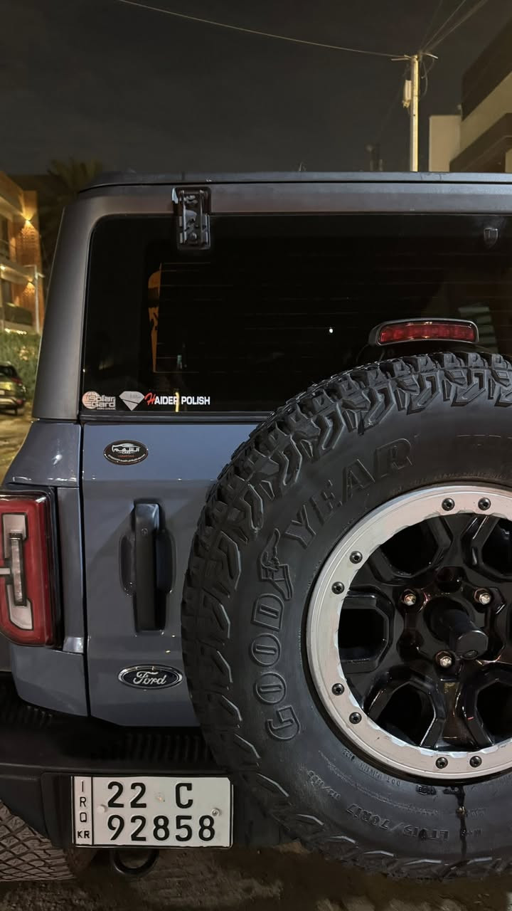 السلام عليكم فورد برونكو اللون بلو جاينيز  محرك v6-2.7 السيارة 5 دكمة فول مواصفات تدفئة كشنات جلد رادارات امامي وجانبي ماشية 40 mi 
 موديل 2023 مكان السياره بغداد 
السيارةكلش جديدة ويدون اي نقص وبدون شخوط 
حادث جانبي جاملغ خلفي وبابين بجم كبس
 السعر 33800 الف دولار وبيها مجال
 رقم الهاتف ***********
تواصل ويايه وادزلك كلشي ومتوفر سونار حديث
