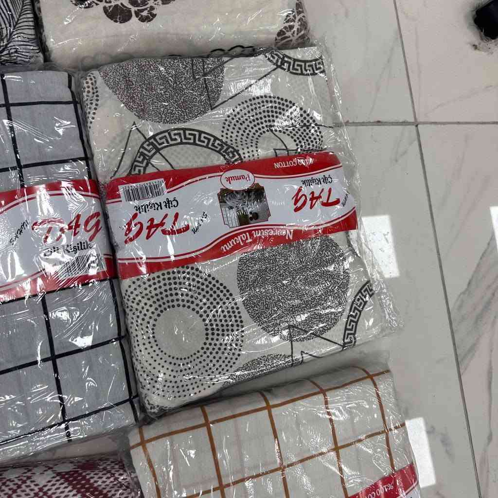 Çift kişilik 1 çarşaf 1 nevresim 2 yastık kılıfı 
Tek kişilik 1 çarşaf 1 nevresim 1 yastık
طقم أوجه تخت نوع فاخر صناعه تركيه نخب اول 
متوفر بمقاسين مفرد ومجوز
مؤلف من شرشف وأوجه مخدات عدد2 وشرشف عدد 2 ووجه الفراش
شروه سعر حرق
كميه محدوده 
للتواصل 00905522022193
تركيا دينزلي من المصنع مباشره Merkezefendi, Denizli


**إذا كنت صاحب هذا الإعلان وتريد حذفه لأي سبب، رجاءا أرسل رسالة إلى الدعم الفني**
