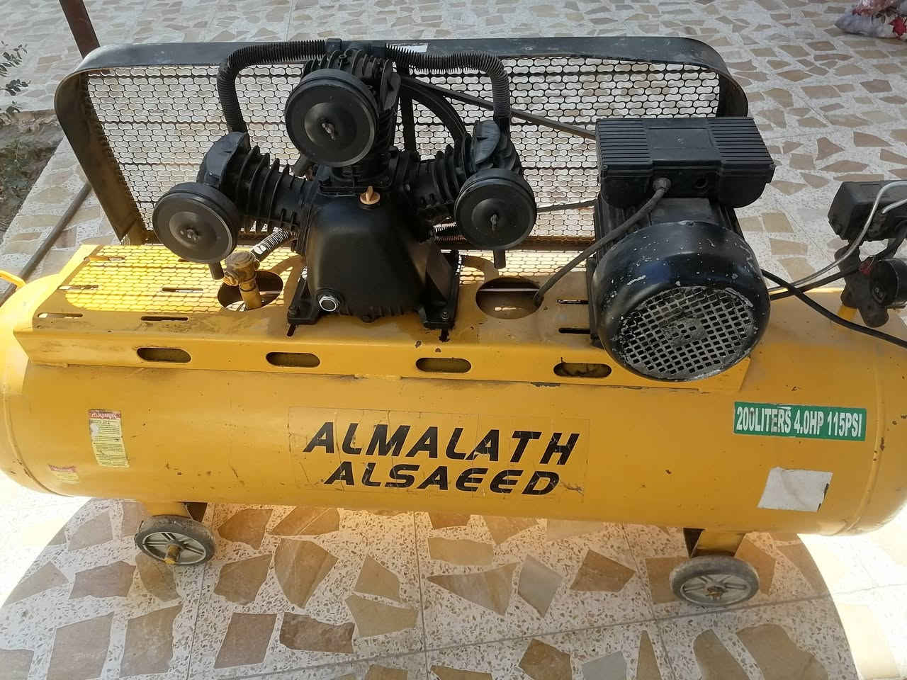 كمبريسر للبيع ٢٠٠ لتر سعر ٣٧٥وبيه مجال عنوان ميسان قضاء كميت ***********
