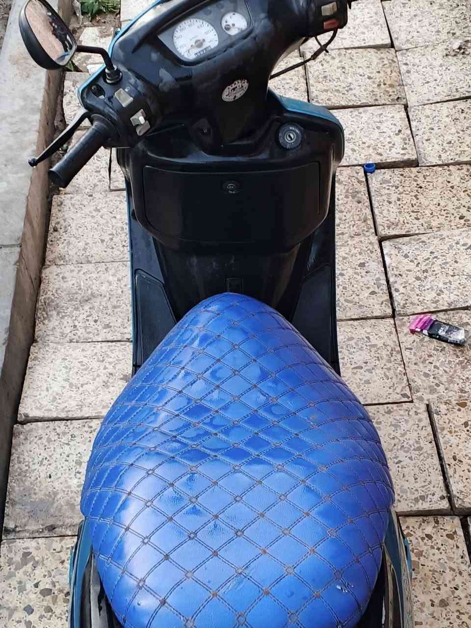 السلام عليكم دراجه فلاشه للبيع دراجه نضيفه كلش مال حاويه جاهزه من كلشي كهربائيات  كلها شغاله دبلات تخم تايرات مال حاويه بل جيس مكينه صار سبوع من جفتتها نعومه الف بل ميه بعدهي برقم الحاويه كشرتها زلغ مابيها سعر 500وبيها مجال للشراي مكان البصرة القرنه رقم بس واتساب (***********)
