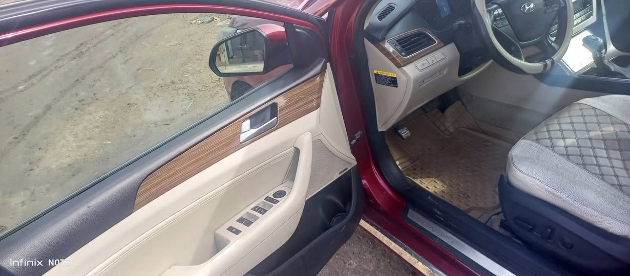 السلام عليكم ورحمة الله وبركاته سوناتا ٢٠١٥ رقم بغداد فول على الاخير لمتد من عدا الفتحة كلين تايتل كلها ليبل واحد السيارة بيها ٣ قطع صبغ بدون تصليح السيارة ماشية ١٢٠ مكينة وگير وتبريد وتدفئة على وضعية الشركة بالصندوك السيارة مال جناي بالعافيه على الياخذها مكينة ٢٤٠٠ السيارة اعلى صنف دبل صالنصه السعر ١٢٠ ورقة مال بيع مكاني بغداد اللطيفية رقم تلفون *********** و ***********
