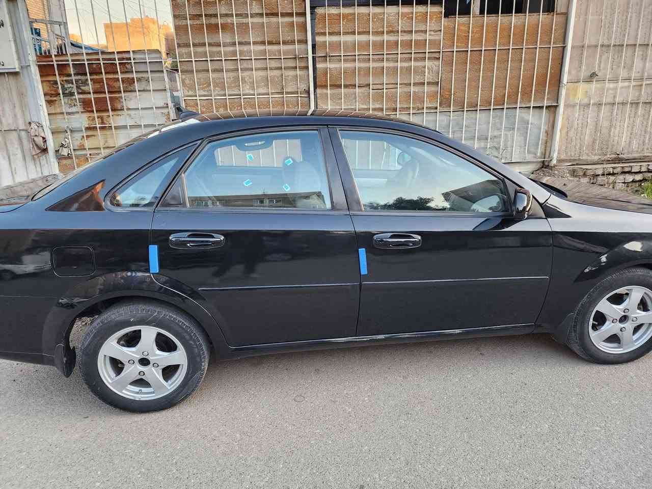 السلام عليكم
للبيع فورنزا موديل ٢٠٠٧ 
مكينه كير جيده جدا 
كهربائيات كامله 
حداديه صدر أمامي وخلفي مابيهم شي 
تخم تاير جديد 
خاليه من اي نواقص
حادثها جاملغ خلف السائق 
سياره مصبوغه عام جديد فرن  بسبب الجرد وعندي الصور قبل الصبغ 
السياره باسمي رقم دولي 
السعر ٦٢ 
المكان زيونه 
*********** ابو علي
