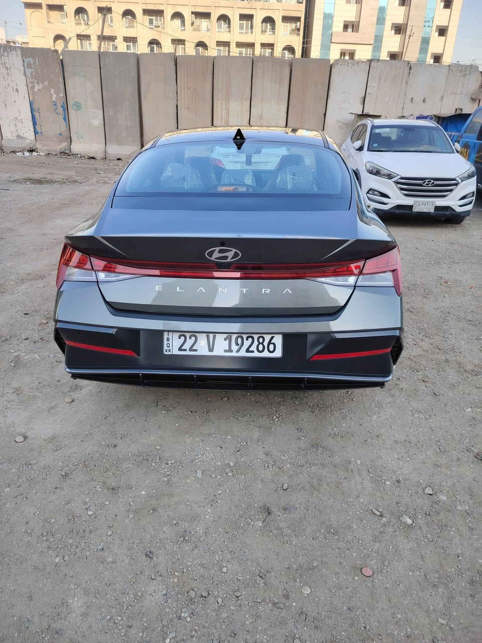 *السلام عليكم النترا ٢٠٢٥ وراد أمريكي عداد المسافه 11الف كيلو مو ميل فول مواصفات بدون حادث فقط طخه باالدوسه عكس السائق سطحي ليبل واحد حتى الدعميات*1_محرك 2000
2_رادار امامي مع جانبيات
3_ثلاث وضعيات قياده
4_سايد بريك كهربائي
5_ كامره خلفيه 
6_فتحه سقف
7_اناره سبع الوان باالدشبول
8_بك لايت متصل لد
9_تحكمات مقود 
10_تحديد مسار قياده إليه 
11_بصمه تشغيل +أبواب وصندوق 
12_شاشه متصل 
13_توقف ذاتي 
14_مانع تزحلق 
15_شاحن واير لس
16_لدنهاري
17_ نقطه عمياء
18_تدفئه باالكشنات
19_تبريد لمس
20_تشغيل عن بعد 
21_زرعرض الكامرات
22_شاشه اعطال 
العنوان بغداد الاتصال على الرقم ***********
