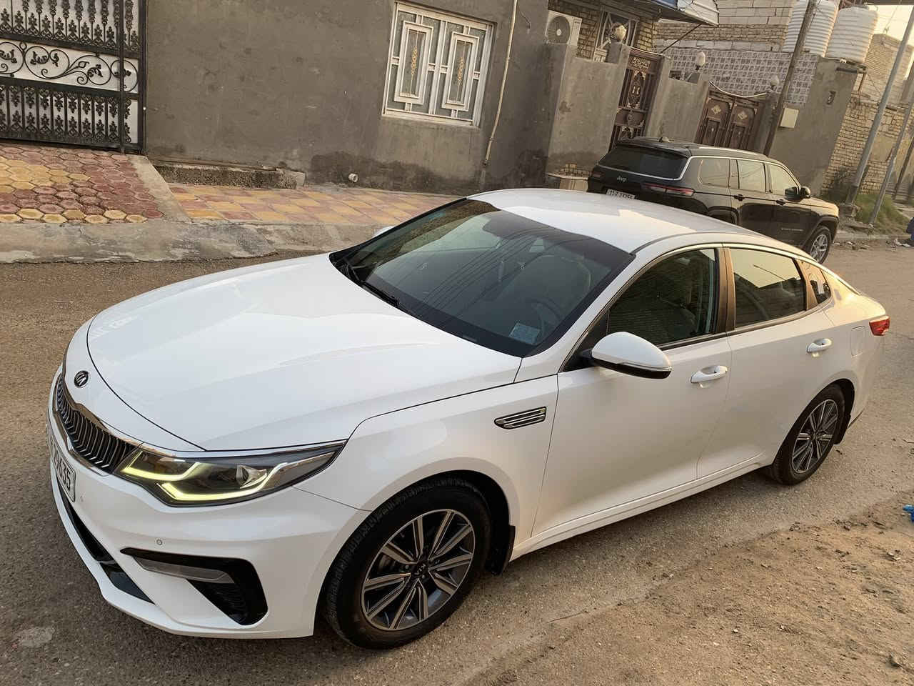 السلام عليكم // سيارة للبيع نوع كيا اوبتما خليجي لون ابيض موديل 2020 رقم بغداد باسمي مشروع وطني رقم جديد مداور ثاني يوم محرك 2400 ماشية 60 مكفول كفالة عام سويج ٣ وضعيات قيادة شفتات استيرن ٤ اطارات جديدة جدا نوع كومهو كوري الاصلي اسبير الشركة الأصلي للاستفسار الاتصال على *********** يوجد وتساب
