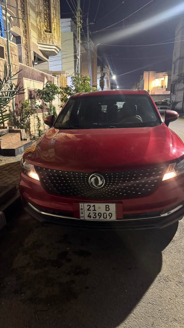 الاسم: Dongfeng 
الموديل: ix5
السنة: 2023
اللون: red 
المحرك: 1.5
الفئة : glory sport

نوع المحرك: تيربو بنزين
سعة المحرك: 1.5 تيربو
القوة الحصانية: 179 حصان
العزم: 220 نيوتن متر

ناقل الحركة:
نوع ناقل الحركة: CVT
عدد السرعات: 6

نظام الدفع: أمامي

الميزات الخارجية:
الطول: 4.93 متر
العرض: 1.93 متر
الارتفاع: 1.76 متر
مصابيح أمامية: كشافات زينون
مصابيح خلفية: LED
عجلات: ويل الومنيوم
فتحة سقف
نظام دخول السيارة بصمة

الميزات الداخلية:
عدد المقاعد: 5
تنجيد المقاعد: جلد النابا
نظام تكييف: مكيف أمامي مع موزع خلفي
ثلاجة داخلية
شاشة مركزية: 10.25 بوصة
شاشة متعددة اللغات
نظام صوتي: 7 سماعات و سبيكر 6
نظام ملاحة: نظام خرائط
منافذ USB: 2
حمالات السقف

ميزات السلامة:
أكياس هوائية عدد 2
نظام مكابح إلكتروني (EPS)
نظام توزيع الفرامل إلكتروني (EBD)
نظام إنغلاق الفرامل (ABS)
نظام مانع إنزلاق (TRC)
نظام إتزان المركبة (ESCESP)
نظام مساعدة على المنحدرات (HAS)
نظام إنذار الفرامل في حالات الطوارئ
كاميرا خلفية
حساسات خلفية
نظام منع السرقة

السياره ماشيه 35 الف كم كلين تايتل على وضع الشركه وداخل الضمان 
استهلاك الوقود:
استهلاك الوقود: 6.4 لتر/100 كم

السعر : 21.500.000 عراقي
وبيهه مجال

بضمان ✅
ليث العبيدي موتورز
العنوان البصره 
ياسين خريبط خلف بناية سما سنتر 
***********
*********** البصرة, العراق
