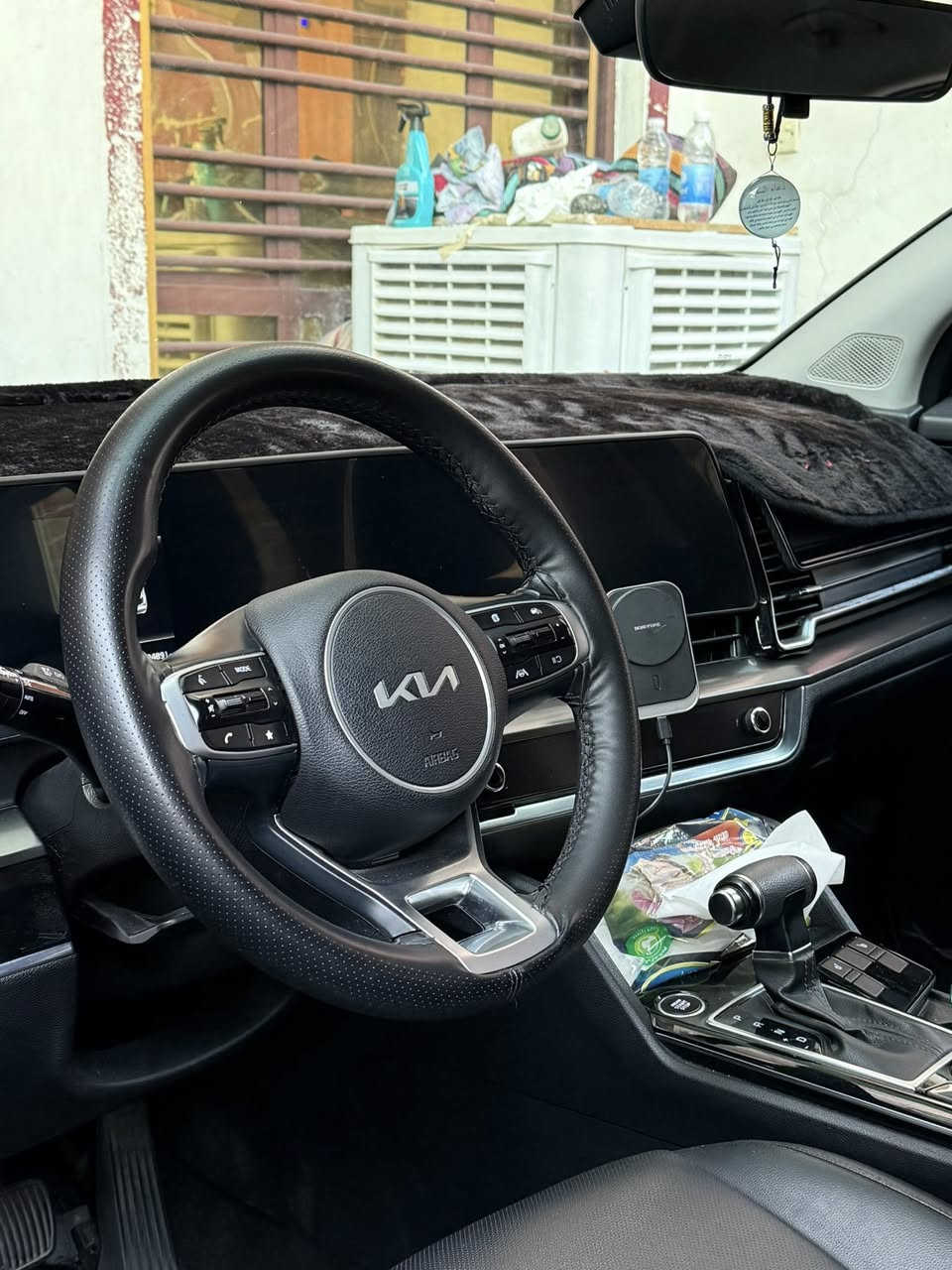 السلام عليكم سبورتج 2023 نص مواصفات EX * بينسون
#وارد_امريكي
#ماشية_38_ميل
*مقاعد جلد 
*مقاعد تدفئة
*تحديد مسار
*تثبيت سرعة
*شاشة على طول الدشبول
*حساسات 360
*سستم شواحن وملحقات شحن
*كامرة خلفية بنظام متطور
*اشعار التنبيهات 
وبعد اكو مواصفات حلوة ونظيفة السيارة
والحادث كما في الصورة بس هذه الصفحة والباقي كلة بلاد ونظيف وماكو شي مبدل كلة تعديل
السعر 195 
***********
